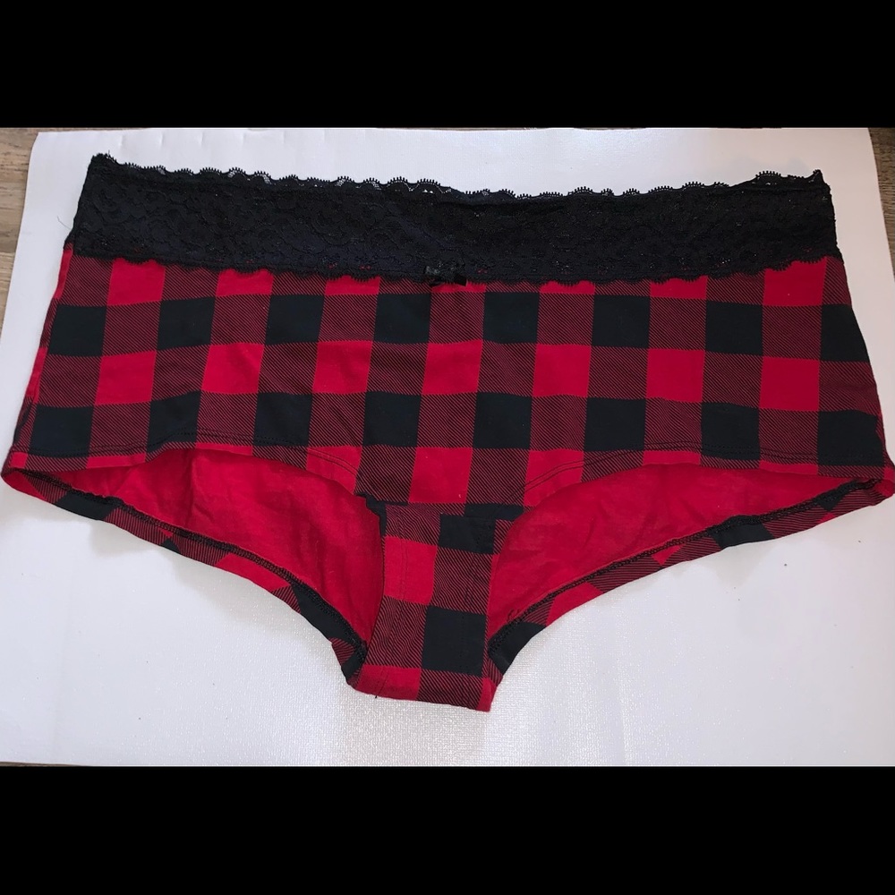 LIKE NEW Torrid Lace Trim Boyshorts 2X in Red/Black - MATCHING BRA IN CLOSET